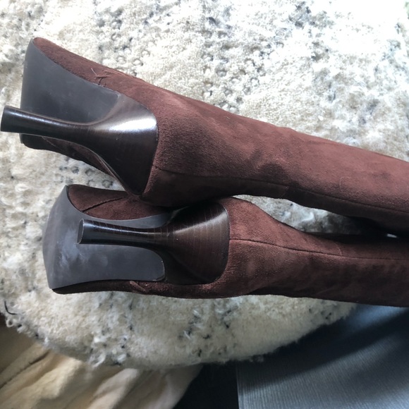 Gorgeous Brown Suede Boots, Size 6.5 - Picture 3 of 8